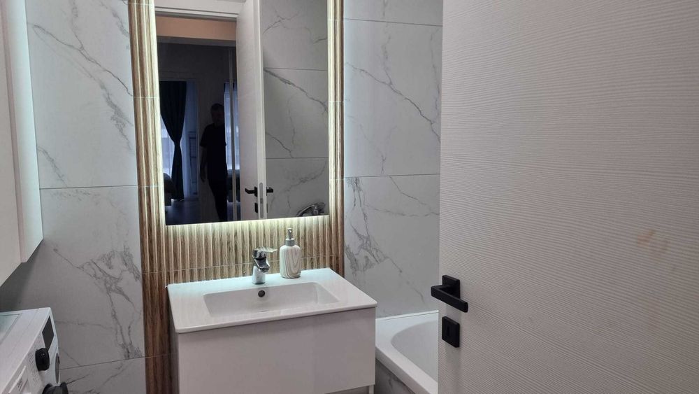De inchiriat apartament 3 camere dotat lux