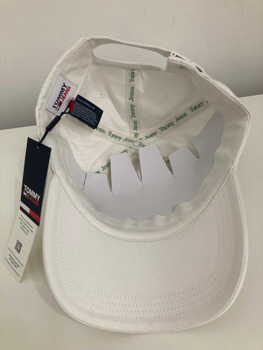 Шапки на Diesel, Tommy Jeans