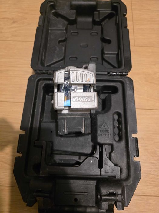 Лазерен нивелир Девалт Dewalt DW089