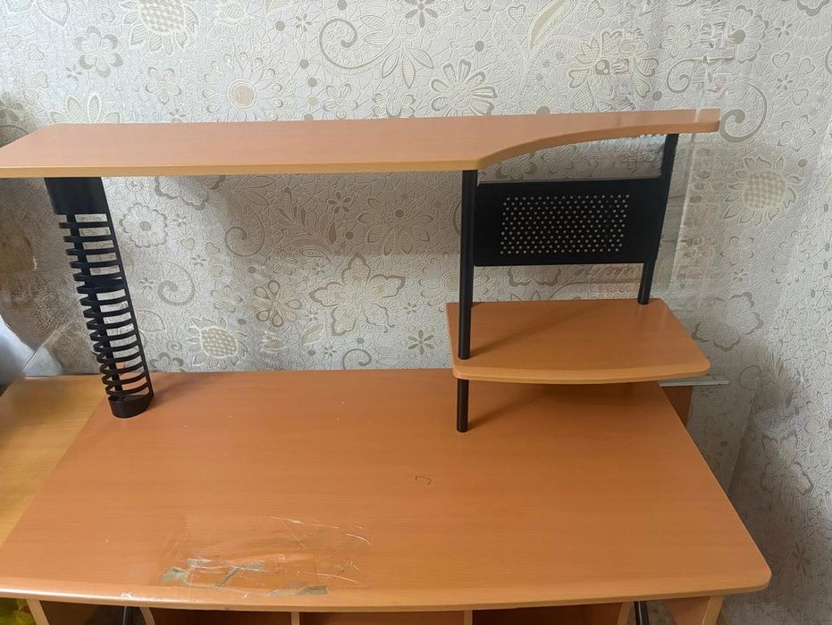 Продам компьютерный, письменный стол