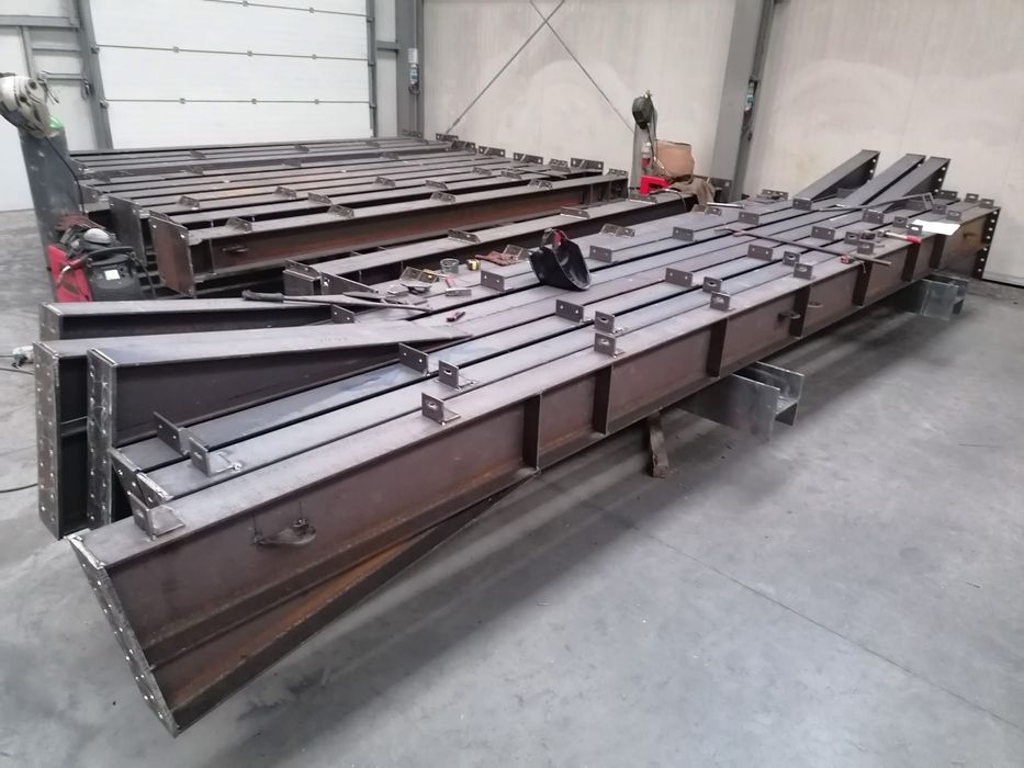 Vand hala metalica cu montaj fundatii pardoseli si panouri sandwich