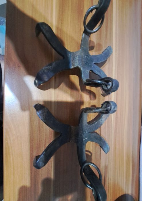 Colțari/ pinteni alpinist.