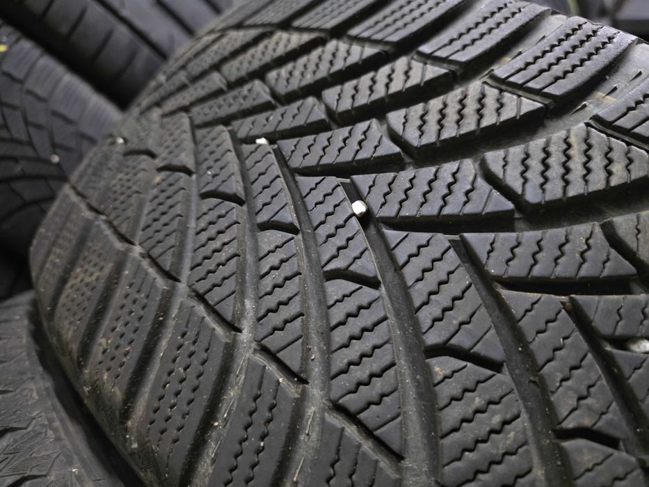 2бр Зимни гуми 225 50 18 - Semperit - DOT 2023