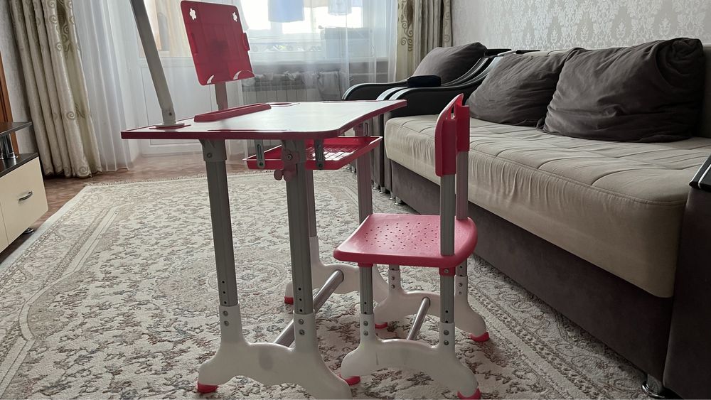 Продам школьную парту