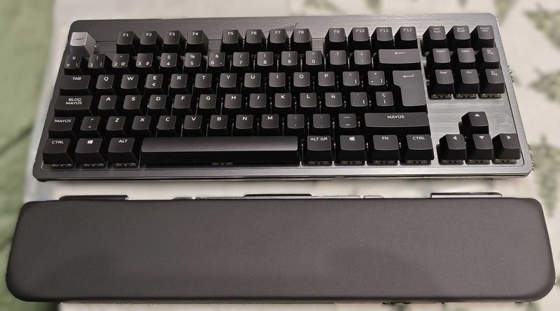 Геймърска клавиатура Mountain Everest MAX