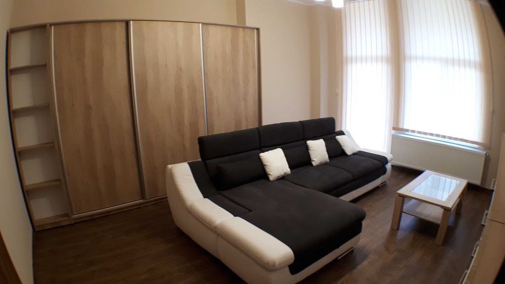 Inchiriez apartament ultracentral cu parcare in curte privata