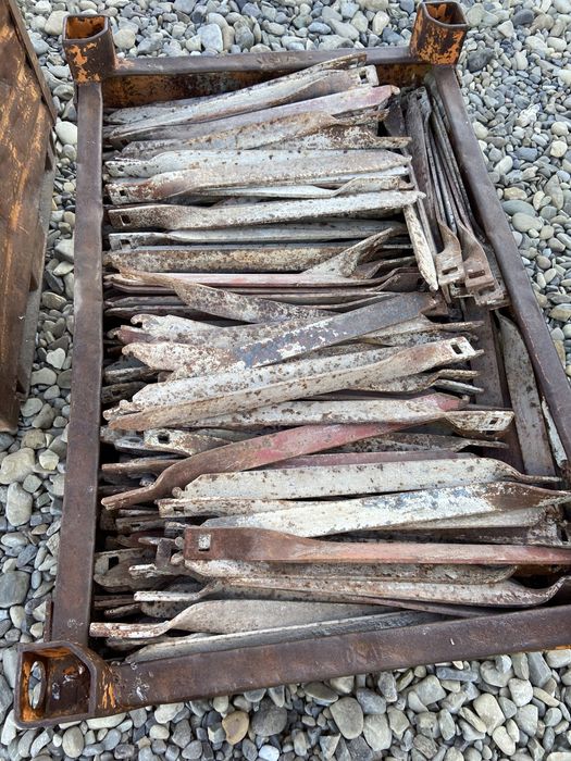 Montanti, spade, bride pentru cofrat