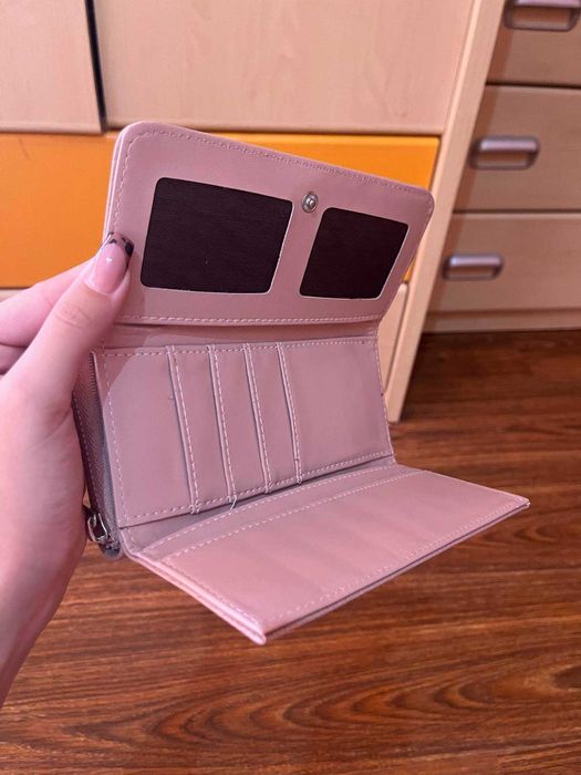 Дамски  портфейл