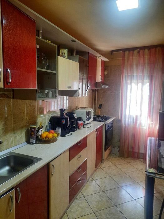 Inchiriez apartament cu 3 camere zona Ultracentrala