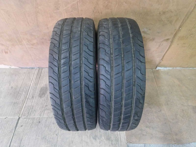 2 Continental R15 C 215/70/ 
летни бусови гуми DOT1822