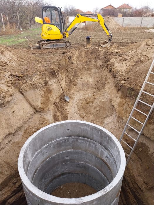 Услуги с багер ,самосвал и бобкат. Изкопаване на ями и канализации..