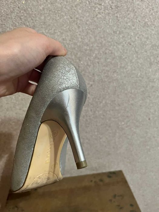 Туфли серебристые 36 размер