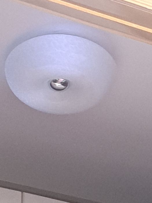 Люстра ,шторы  ,обогреватель