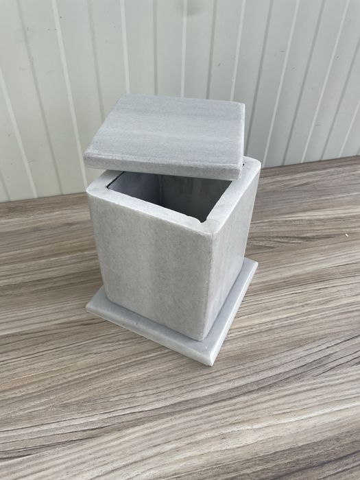 Мраморна урна за кремация