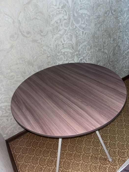 Продам столик круглый