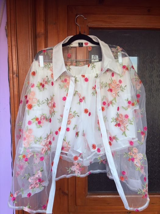 Compleu superb brodat