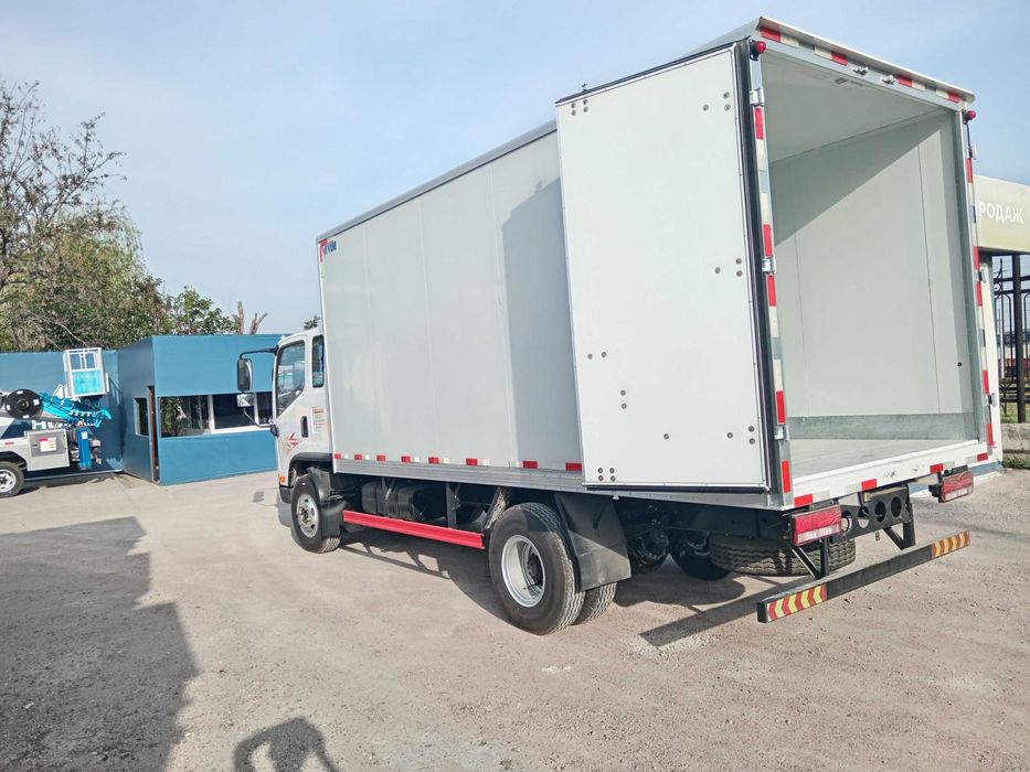 Автофургон Промтоварный FAW Tiger V 4x2