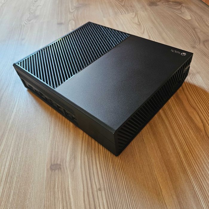 Черен XBOX ONE 1TB + 2 джойстика + 5 топ игри, PS5 PS4 PlayStation 4 5