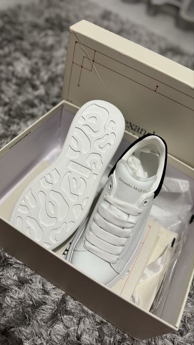Vand pantofi sport McQueen