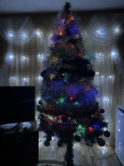 Продаю елку новогоднюю