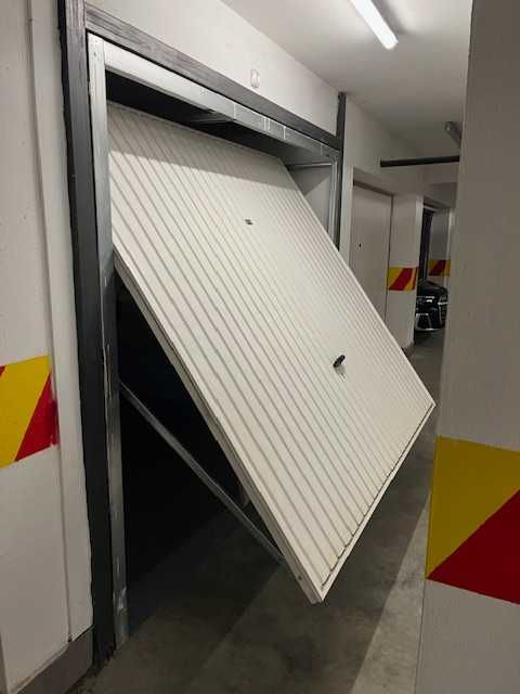 Гаражна врата тип "летящо крило"