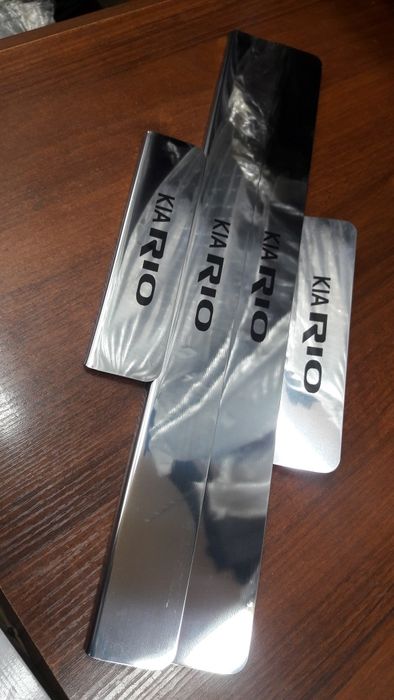 Защита внутренних порогов дверей (накладки) для KIA RIO 4 2017-