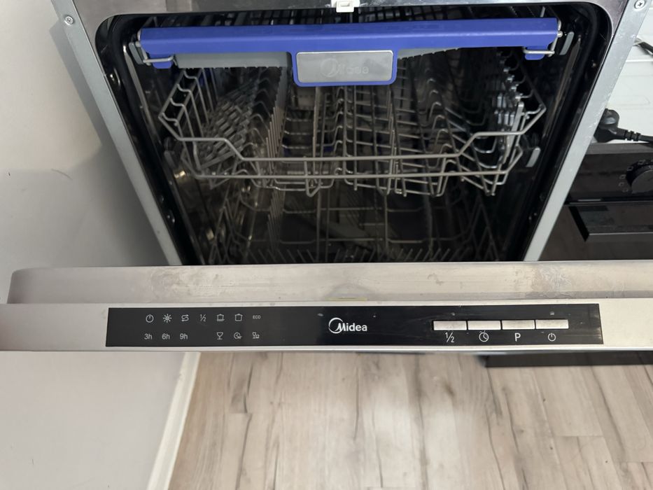 Продам посудомоечную машину Midea