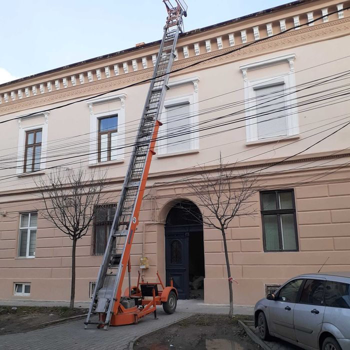 Inchiriez lift exterior scara, nacela materiale constructii