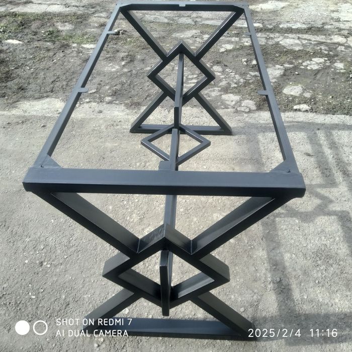 Metal stol karkazi sotiladi