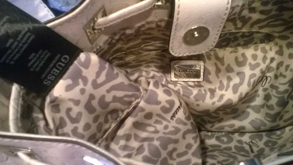 poseta geanta umar GUESS alba cu argintiu, sh, pret 300 lei