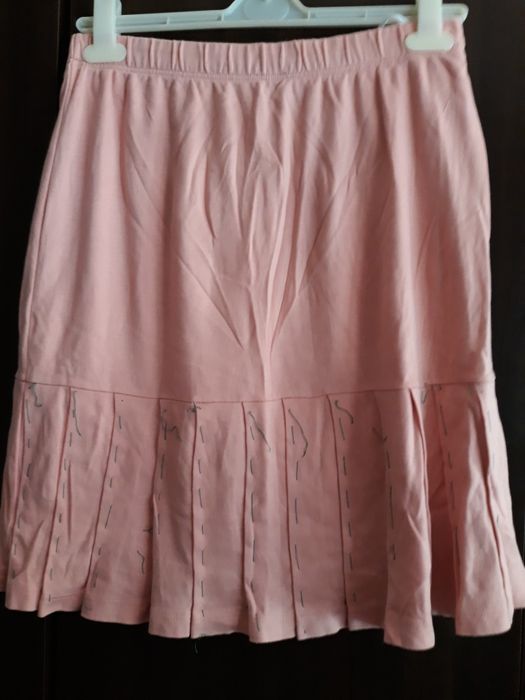 Fusta roz cu pliuri mari