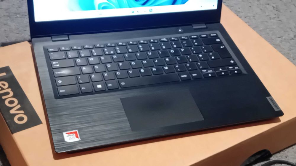 Лаптоп Lenovo 14w – 14" Full HD Touchscreen / AMD A6 / 4GB / 64GB / Windows Tiny10