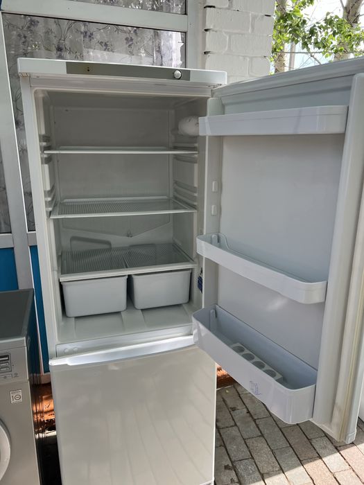 Продам Холодильник с Машинкой