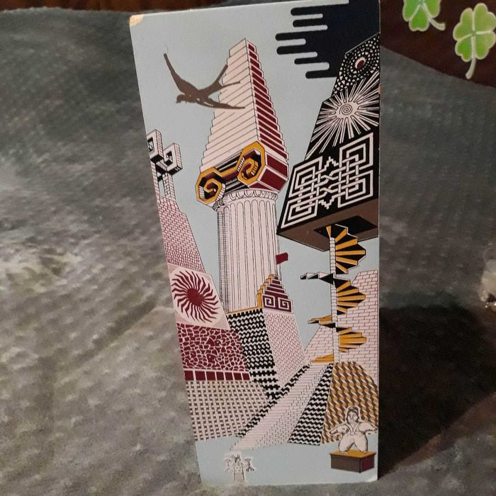 Кутия с подвижен капак