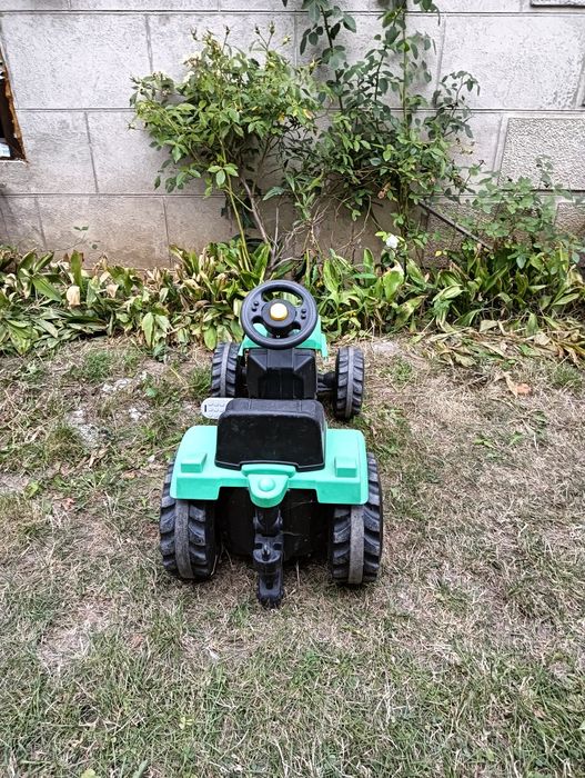 Tractorașe de jucărie