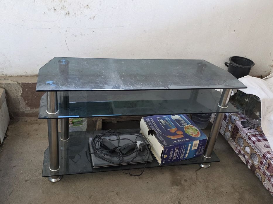 стеллаж, раньше стоял телевизор