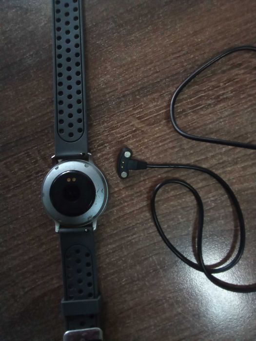 USB магнитен кабел с 2-пинов щепсел за зареждане на смарт часовник.