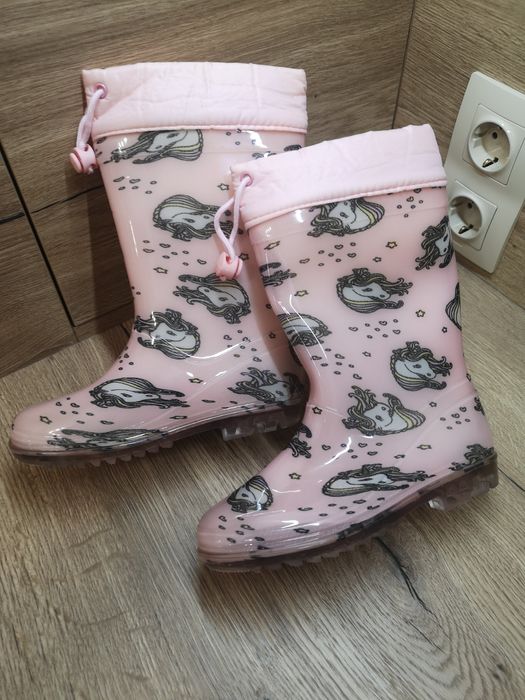 Гумени ботуши и сандали за госпожица