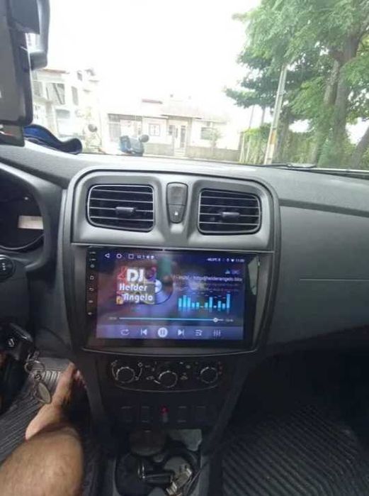 Navigație Android 15  2GB RAM Dedicata Dacia Logan/Sandero – CarPlay