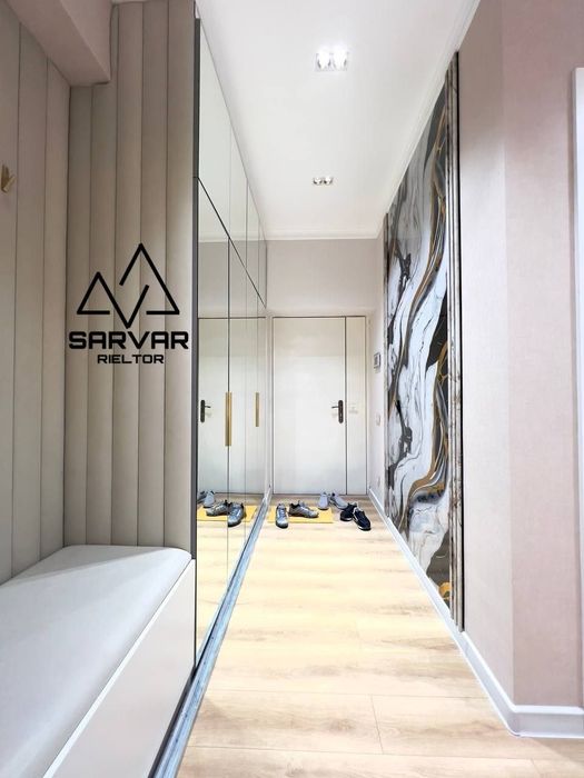 Продам 2 ком с лифтом  Максим Горький метро Бий