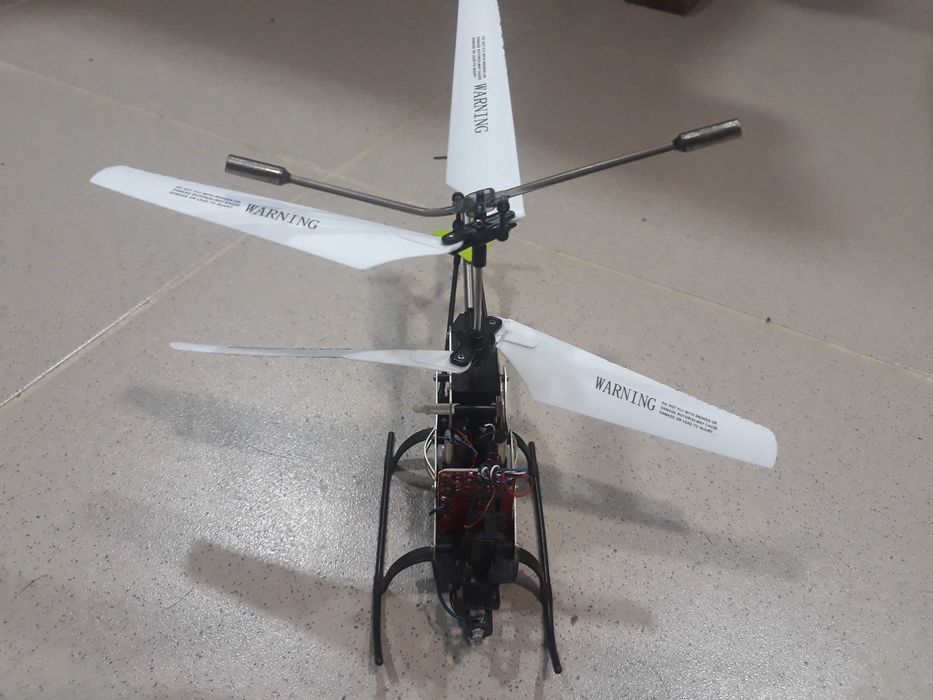 Летящо Въртолетче за части