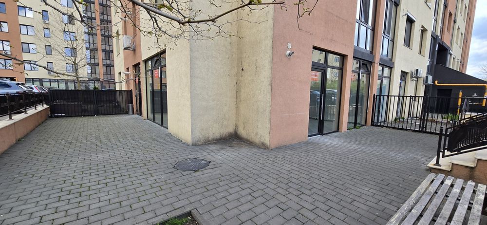 Spațiu comercial vitrină colț + terasă mare, cartier Visoianu