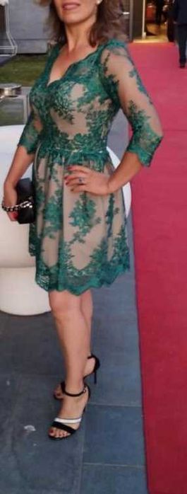 Rochie ocazie, din dantelă, verde smarald, mărimea 38, corespunde mărimii M.