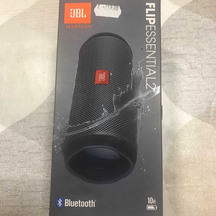 продавам блутут колонка jbl flipessential2