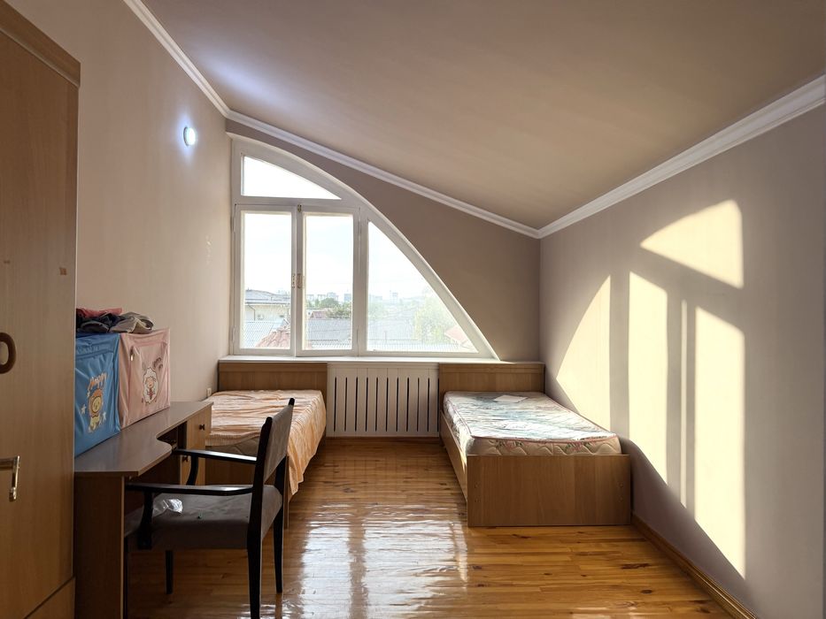 Трёхэтажный дом, Дубовая 3,4 сотки, Пять - комнат • 300м² Алимкент