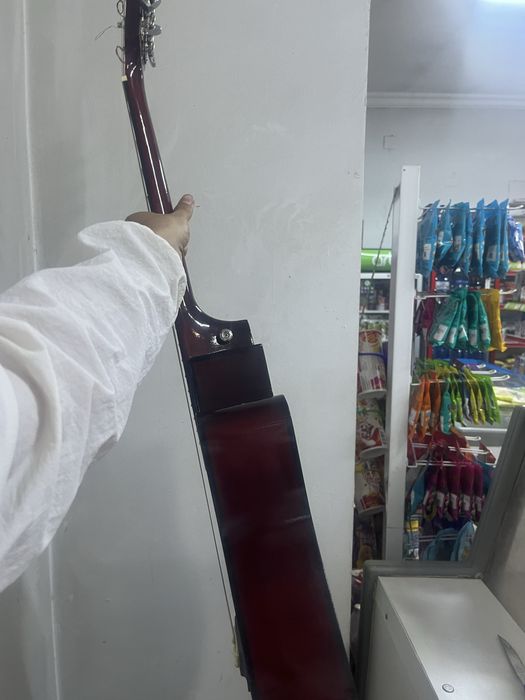 продам гитару,срочно