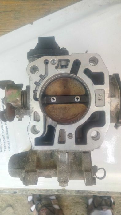 Продавам дросилова клапа за Honda civic 98година 1400 кубика