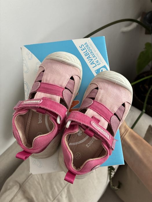 Papuci sandale biomecanics 22