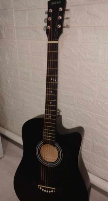 Гитара сатылады,Қолайлы бағада чехол,струналарымее