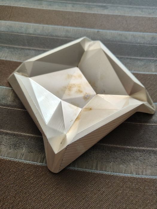 Пепельница металлическая